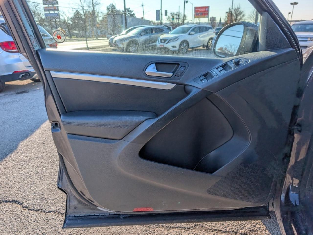 2016 Volkswagen Tiguan Comfortline w/Tech Pkg  **TECH PKG** Photo