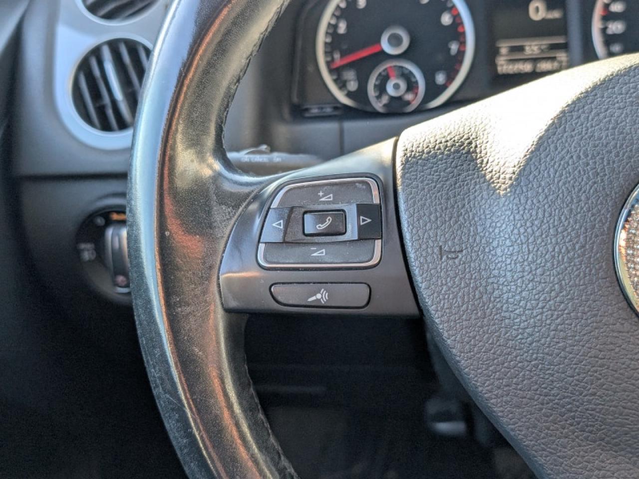 2016 Volkswagen Tiguan Comfortline w/Tech Pkg  **TECH PKG** Photo