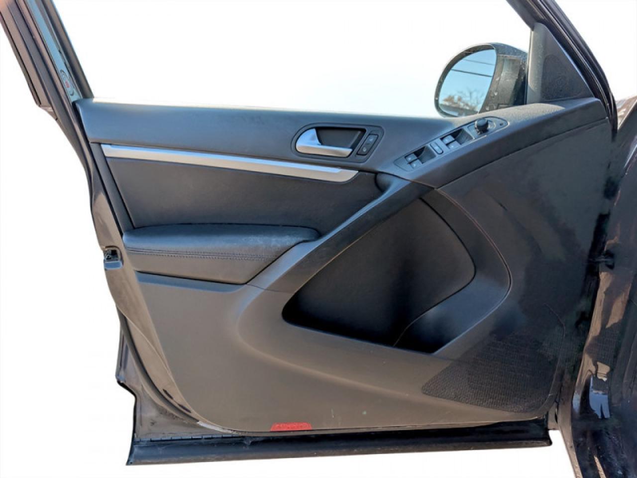 2016 Volkswagen Tiguan Comfortline w/Tech Pkg  **TECH PKG** Photo