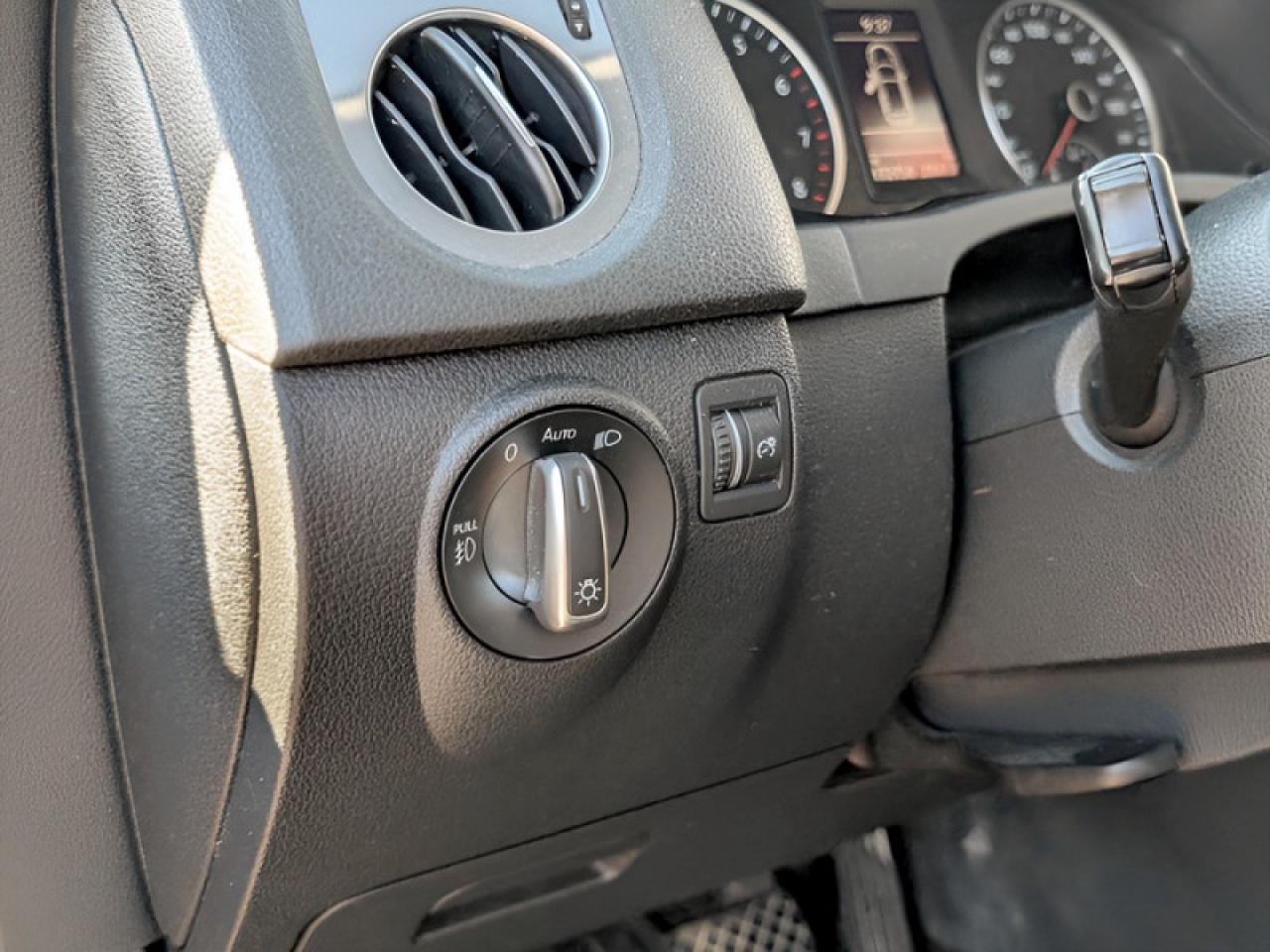 2016 Volkswagen Tiguan Comfortline w/Tech Pkg  **TECH PKG** Photo