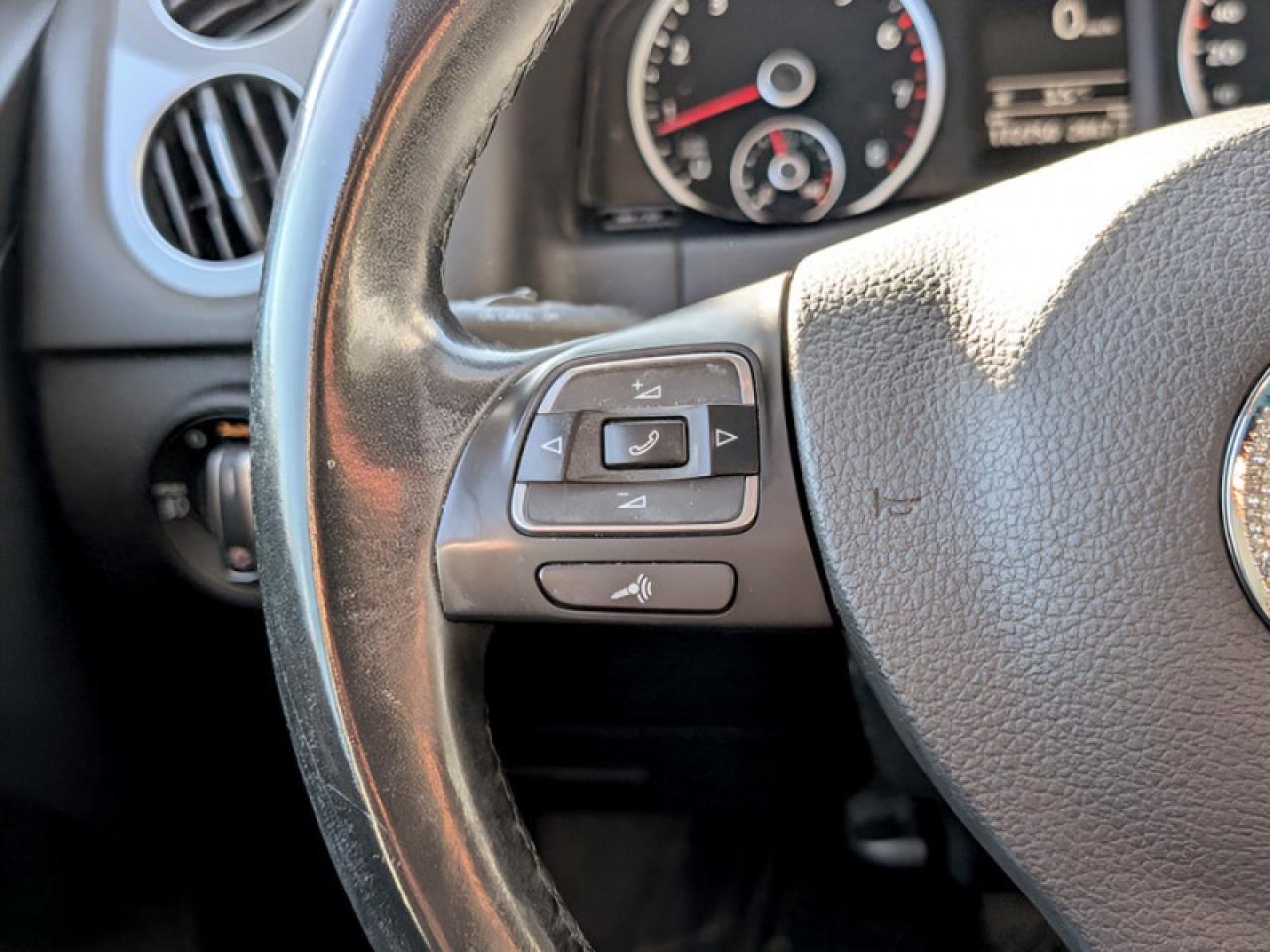 2016 Volkswagen Tiguan Comfortline w/Tech Pkg  **TECH PKG** Photo