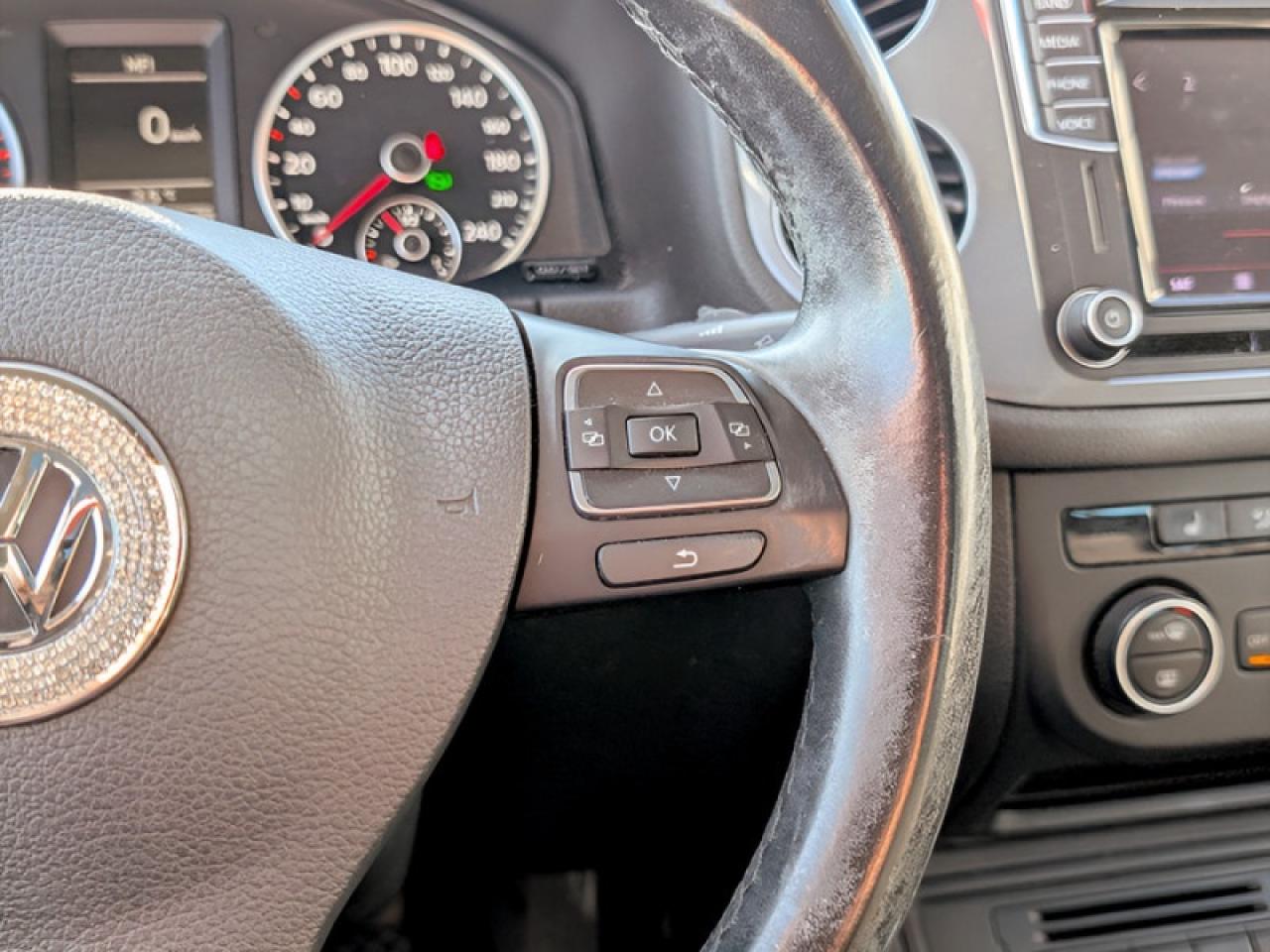 2016 Volkswagen Tiguan Comfortline w/Tech Pkg  **TECH PKG** Photo