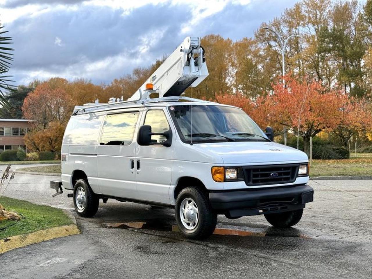 Used 2007 Ford Econoline E-350 Bucket Van with Altec AT200AV Lift – 30 ft Reach for sale in Burnaby, BC