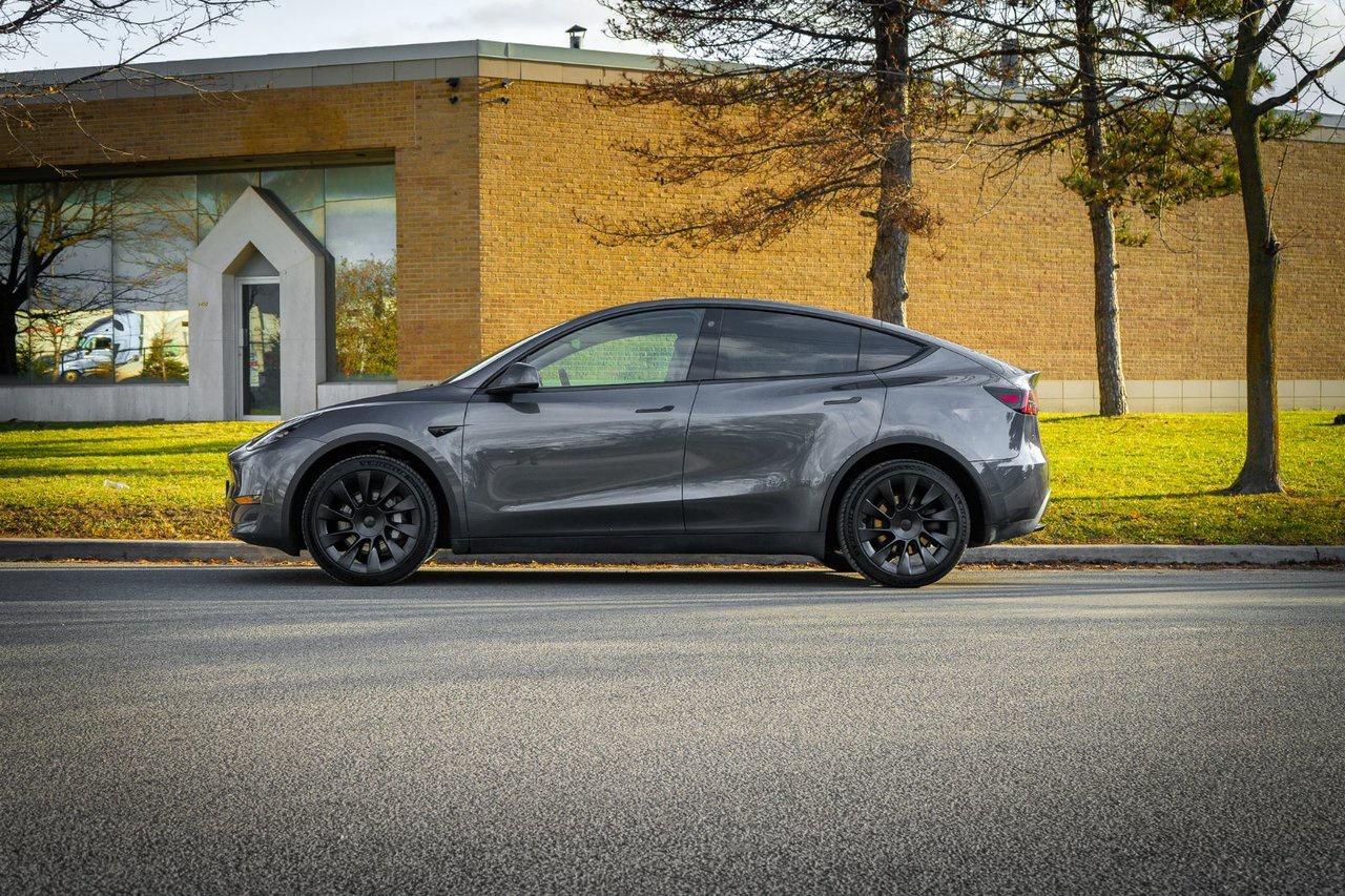 2023 Tesla Model Y LONG RANGE Photo