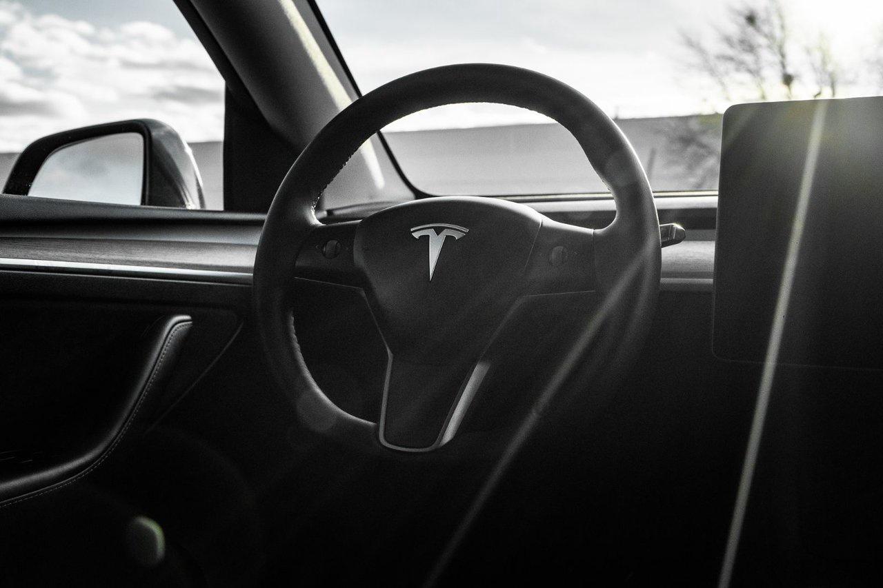 2023 Tesla Model Y LONG RANGE Photo