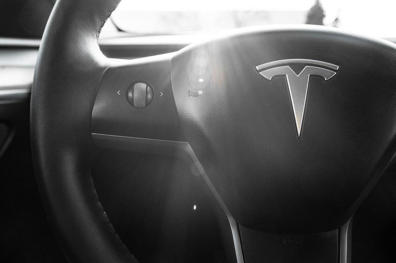 2023 Tesla Model Y LONG RANGE Photo