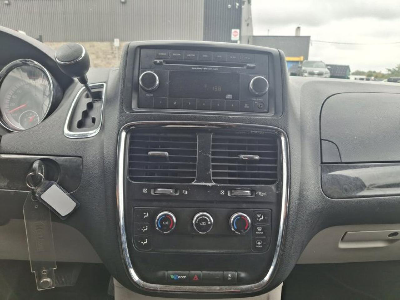 2019 Dodge Grand Caravan SXT | Stow N' Go | Rear Camera | Dual Climate | Cruise Control | and More ! Photo3