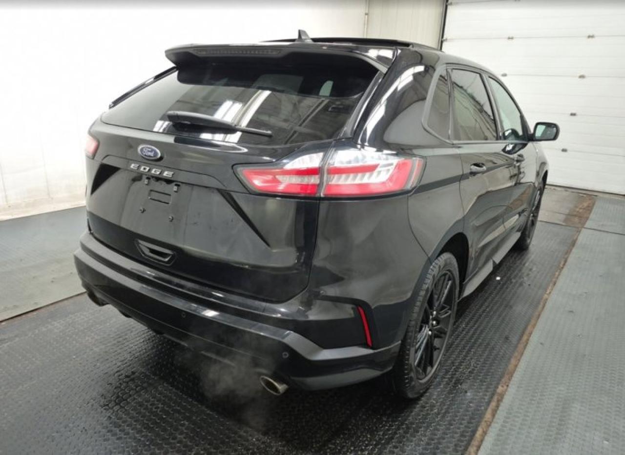 2021 Ford Edge ST Line AWD | Pano Roof | Nav | Split Suede + Leather | Heated Seats + Steering | and More ! Photo3