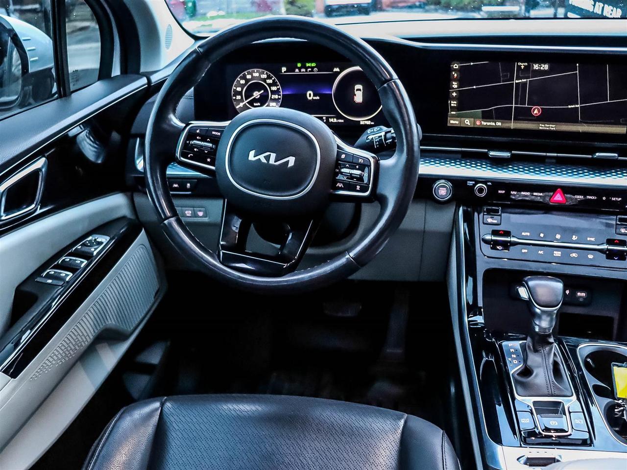 2024 Kia Carnival SX Photo