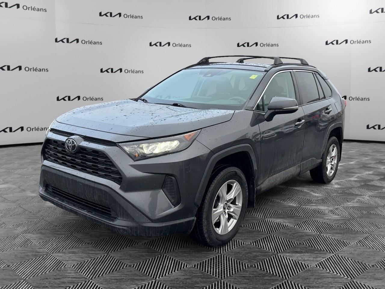2019 Toyota RAV4 AWD LE Photo0