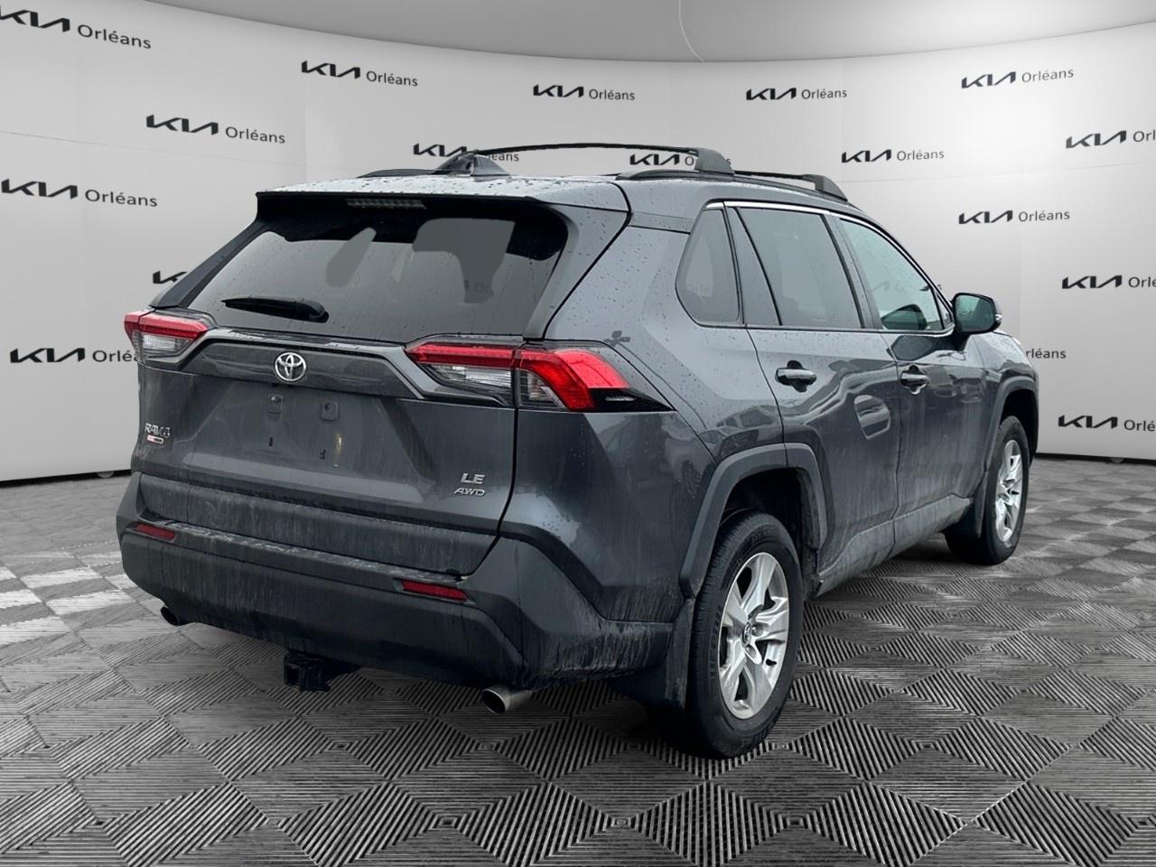 2019 Toyota RAV4 AWD LE Photo4