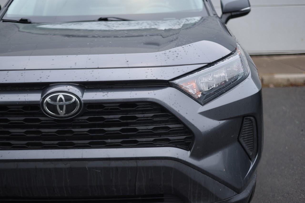 2019 Toyota RAV4 AWD LE Photo