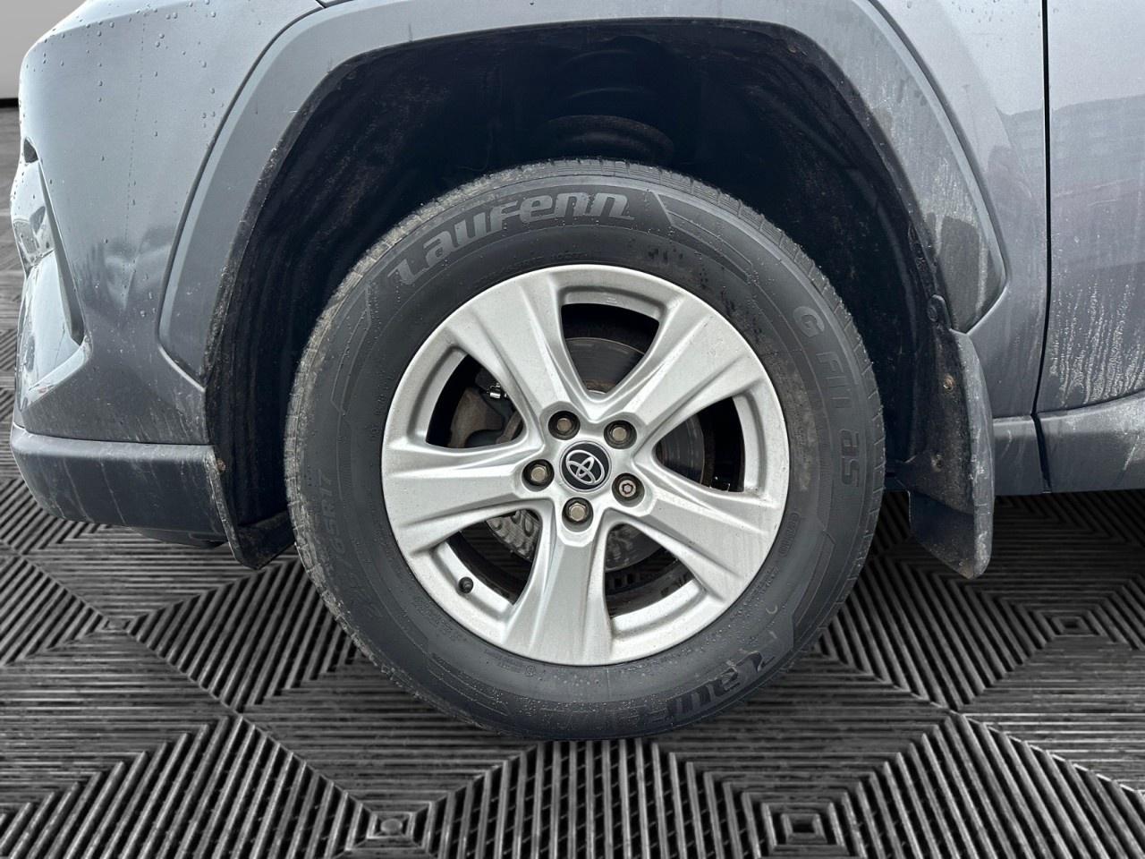 2019 Toyota RAV4 AWD LE Photo