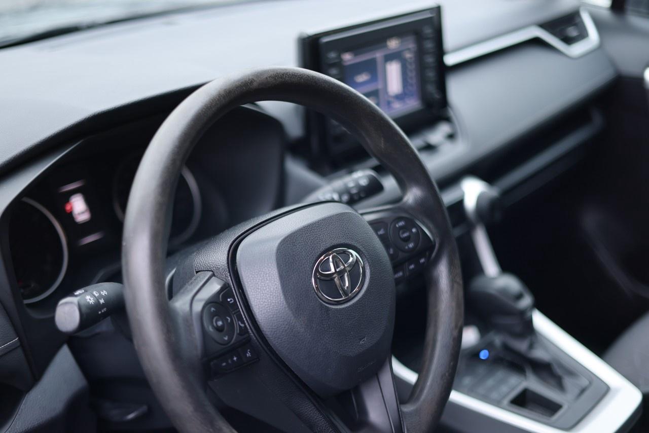 2019 Toyota RAV4 AWD LE Photo