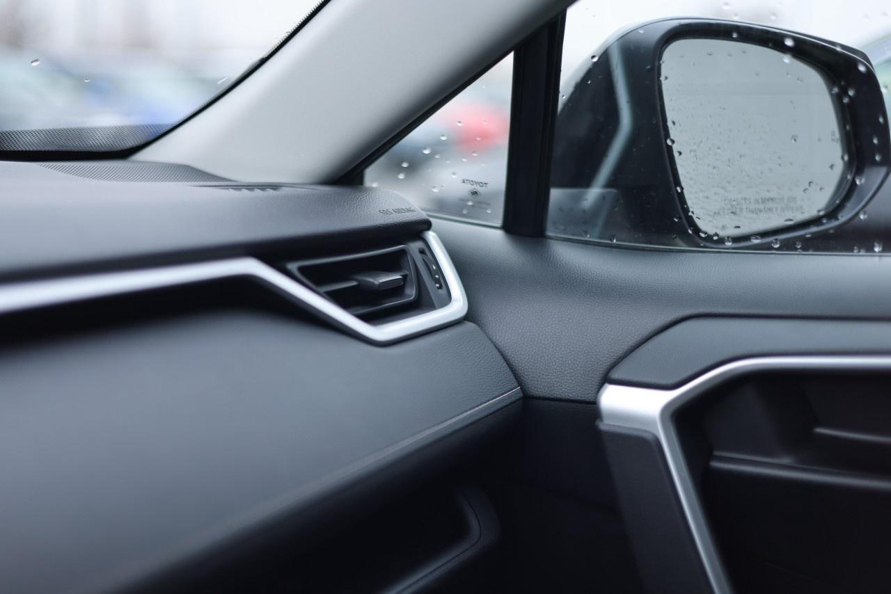 2019 Toyota RAV4 AWD LE Photo