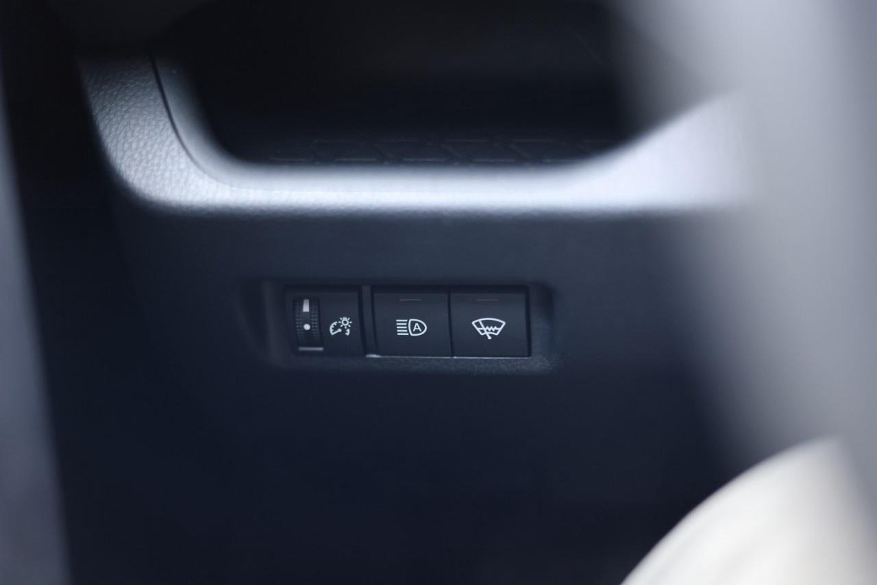 2019 Toyota RAV4 AWD LE Photo