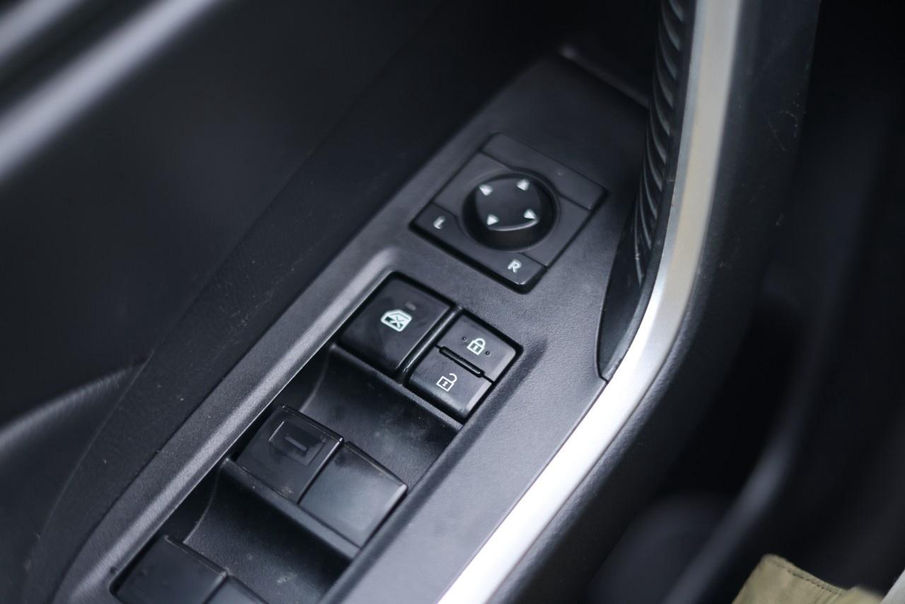 2019 Toyota RAV4 AWD LE Photo