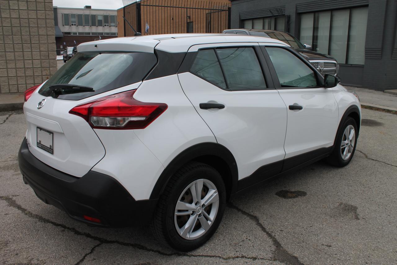 2019 Nissan Kicks S Photo2