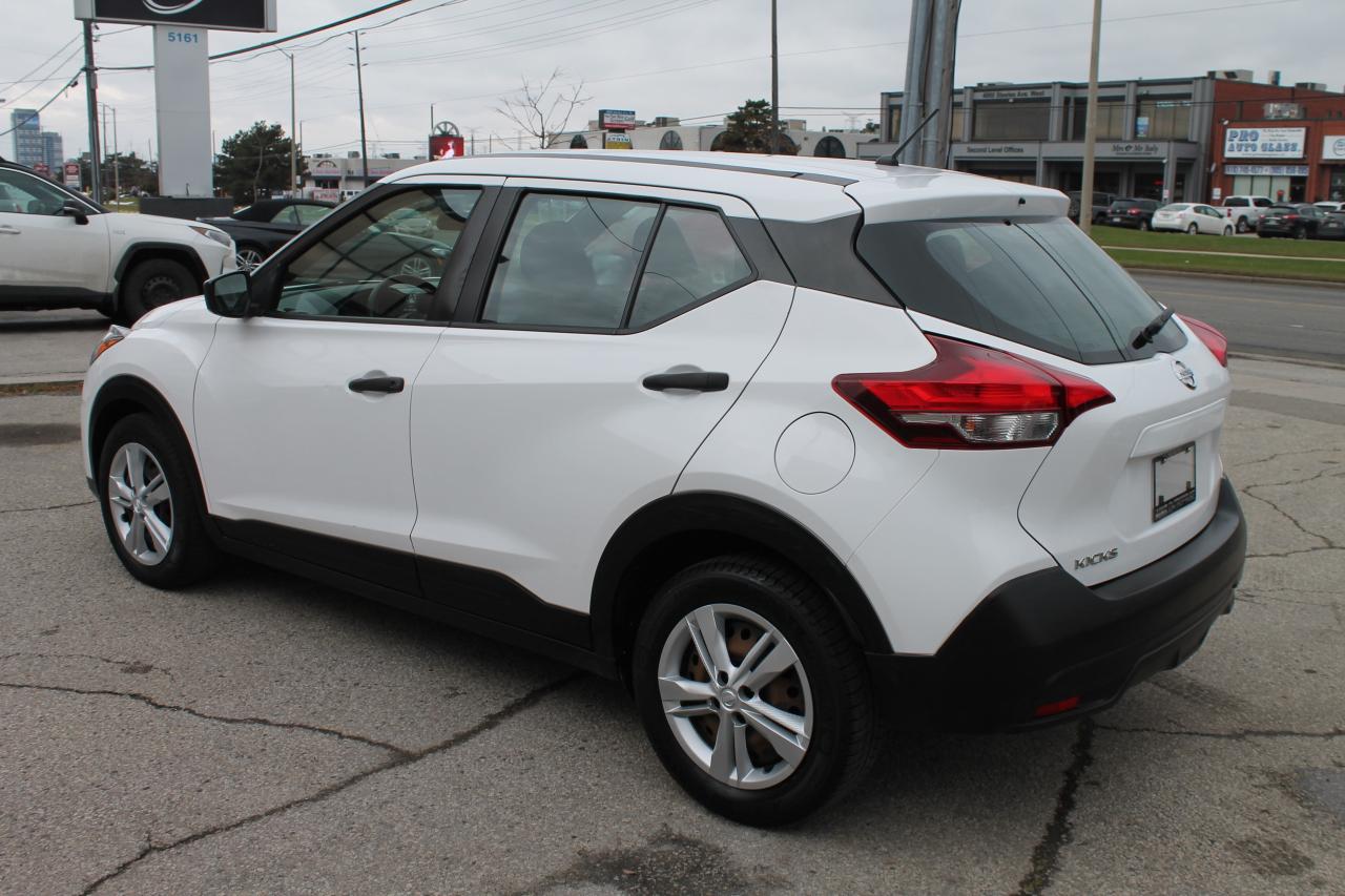 2019 Nissan Kicks S Photo4