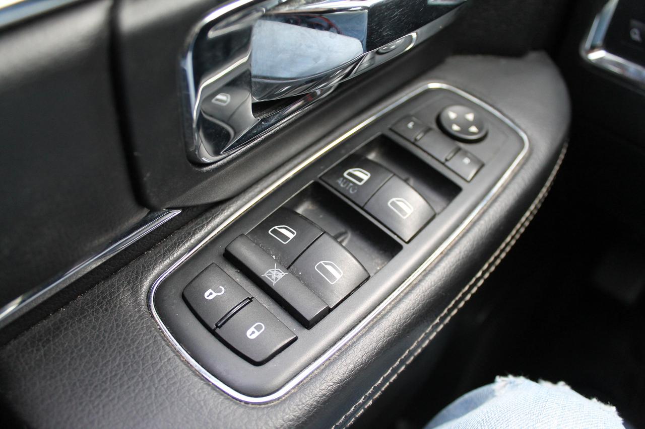 2016 RAM 1500 Laramie Photo