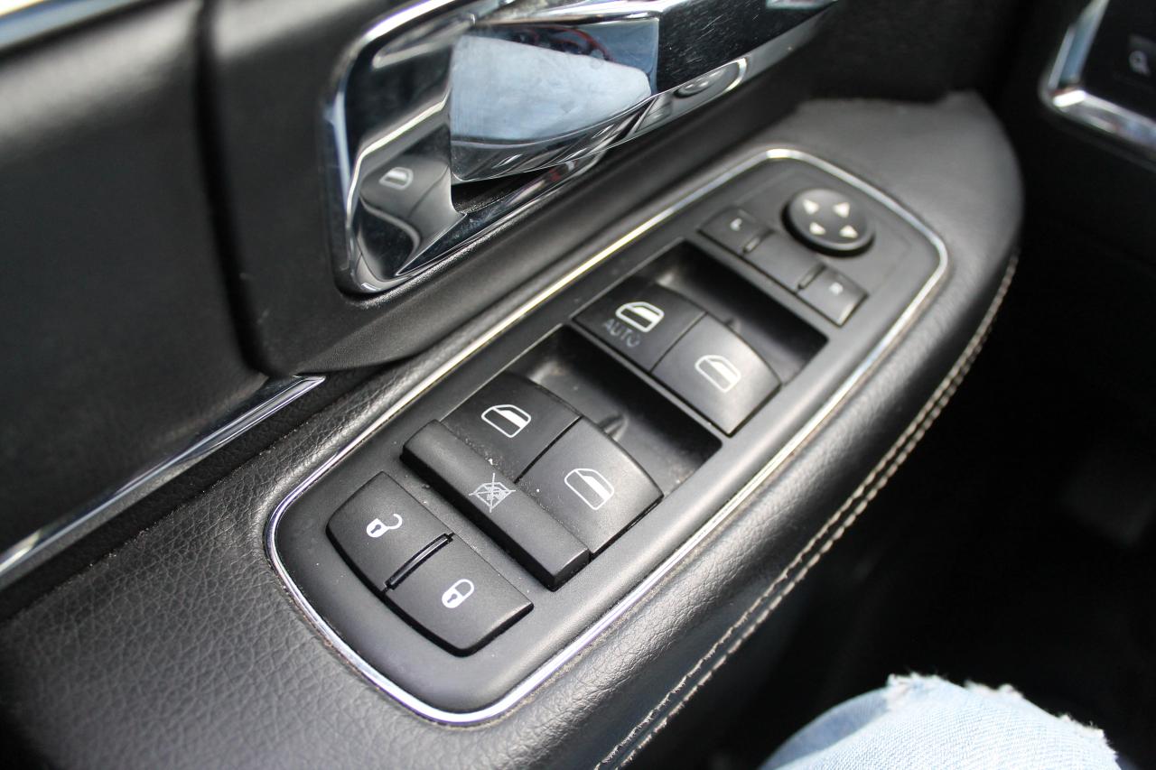 2016 RAM 1500 Laramie Photo