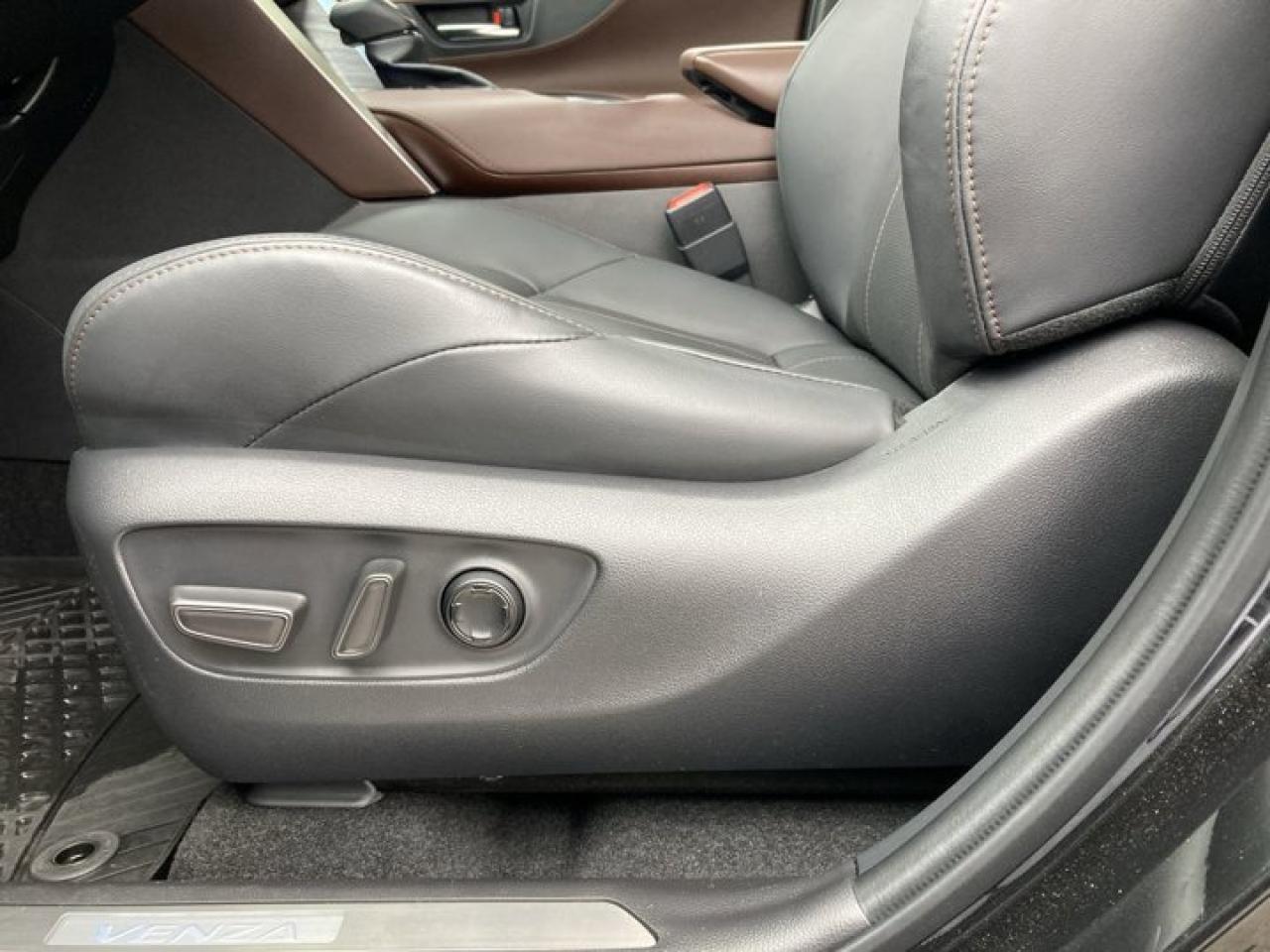 2024 Toyota Venza Limited AWD | Panoramic Roof | 360 Camera |  Leather Seats | Heated Seats Photo