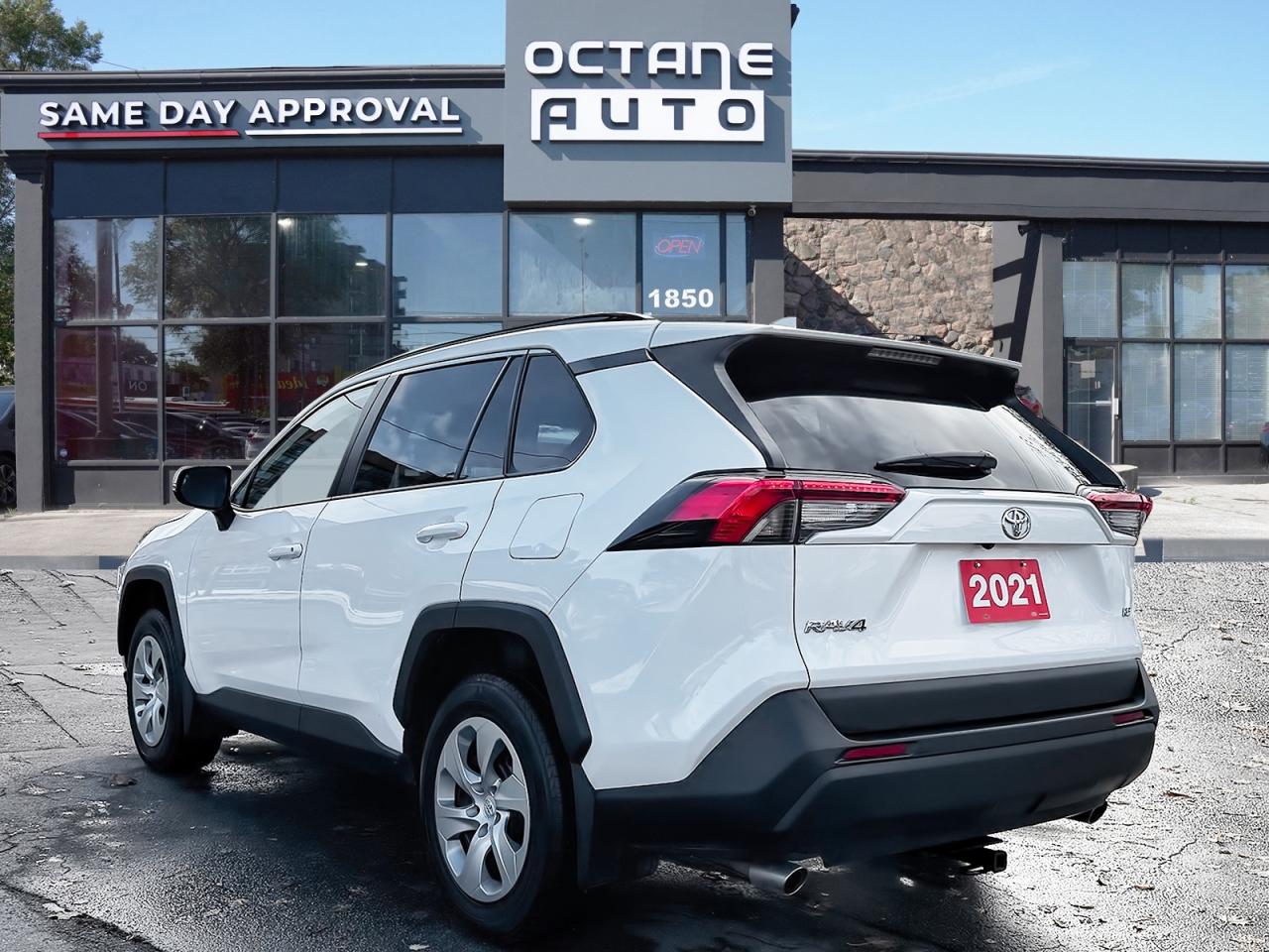 2021 Toyota RAV4 LE Photo3