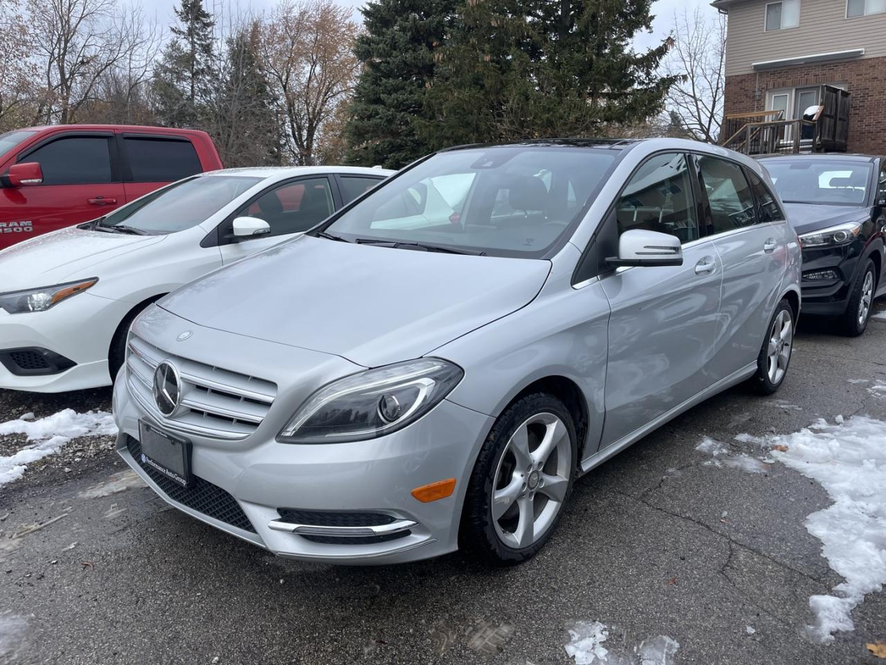 Used 2014 Mercedes-Benz B-Class B250 *Navigation / Panoramic Roof for sale in Burlington, ON