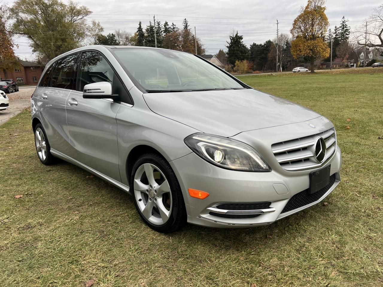 2014 Mercedes-Benz B-Class B250 *Navigation / Panoramic Roof - Photo #3