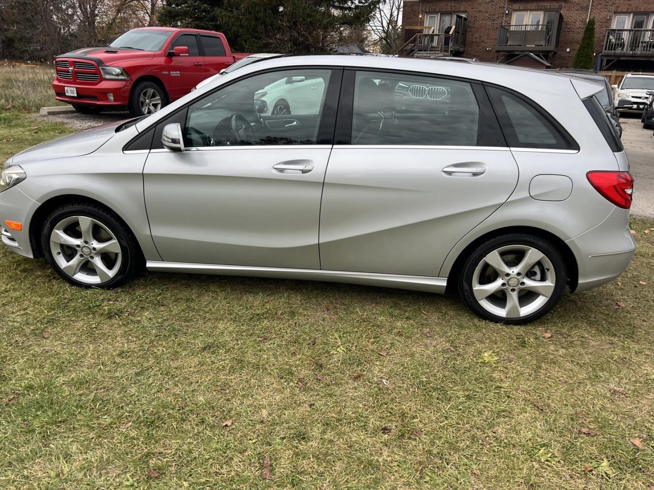 2014 Mercedes-Benz B-Class B250 *Navigation / Panoramic Roof - Photo #6