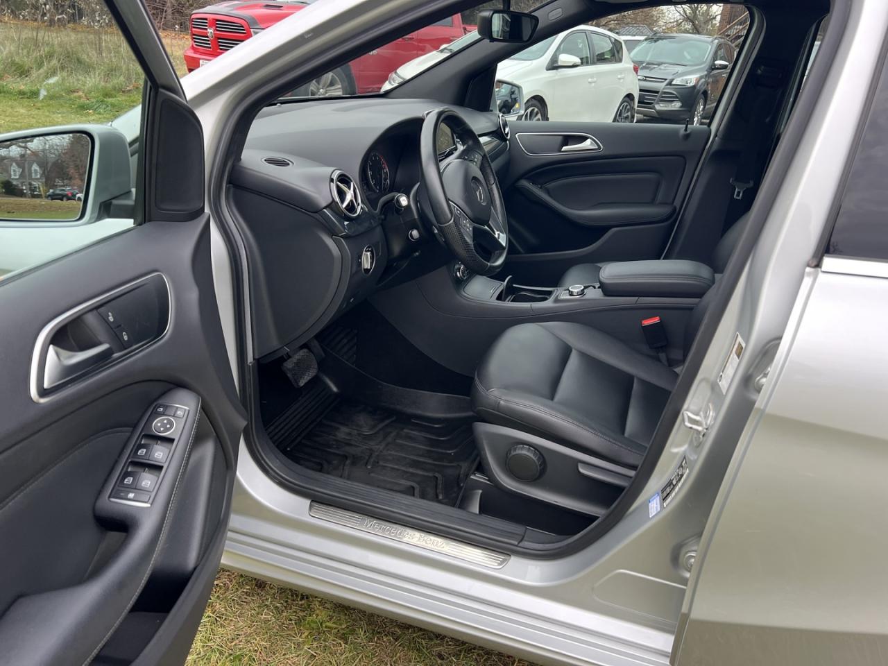 2014 Mercedes-Benz B-Class B250 *Navigation / Panoramic Roof Photo