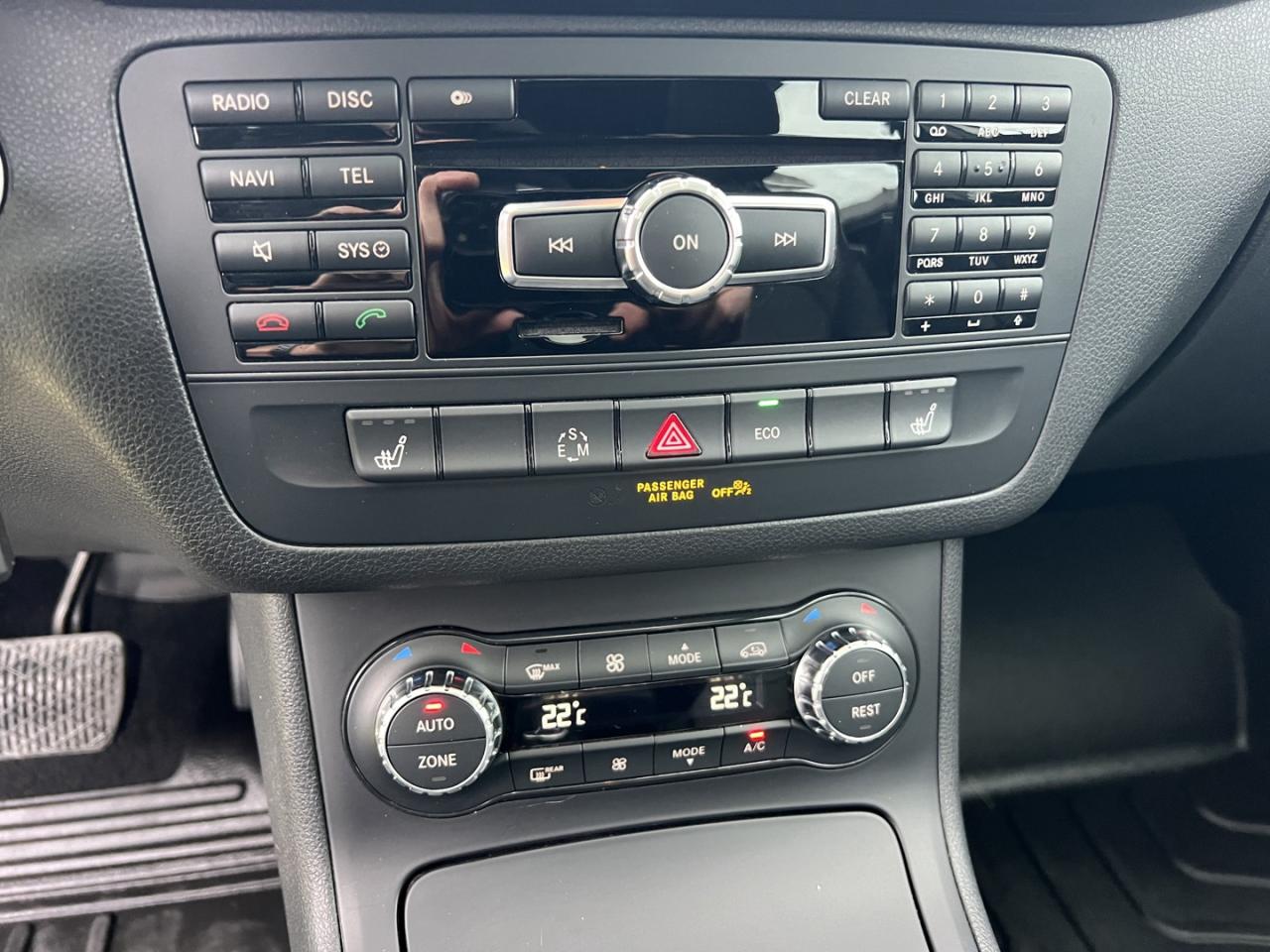 2014 Mercedes-Benz B-Class B250 *Navigation / Panoramic Roof - Photo #14