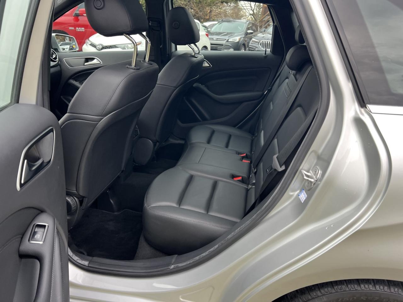 2014 Mercedes-Benz B-Class B250 *Navigation / Panoramic Roof - Photo #16