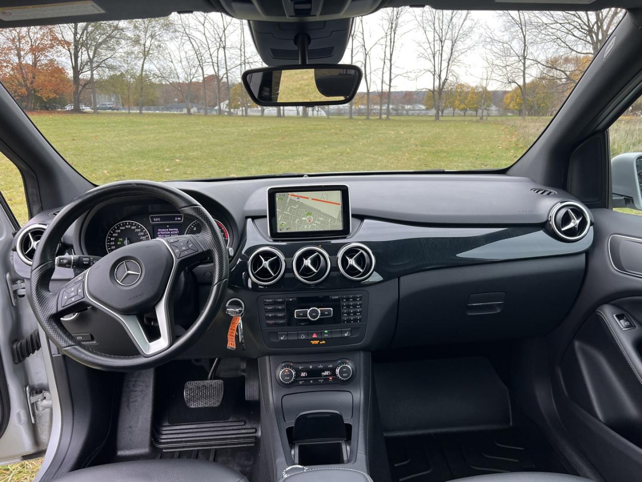 2014 Mercedes-Benz B-Class B250 *Navigation / Panoramic Roof - Photo #17