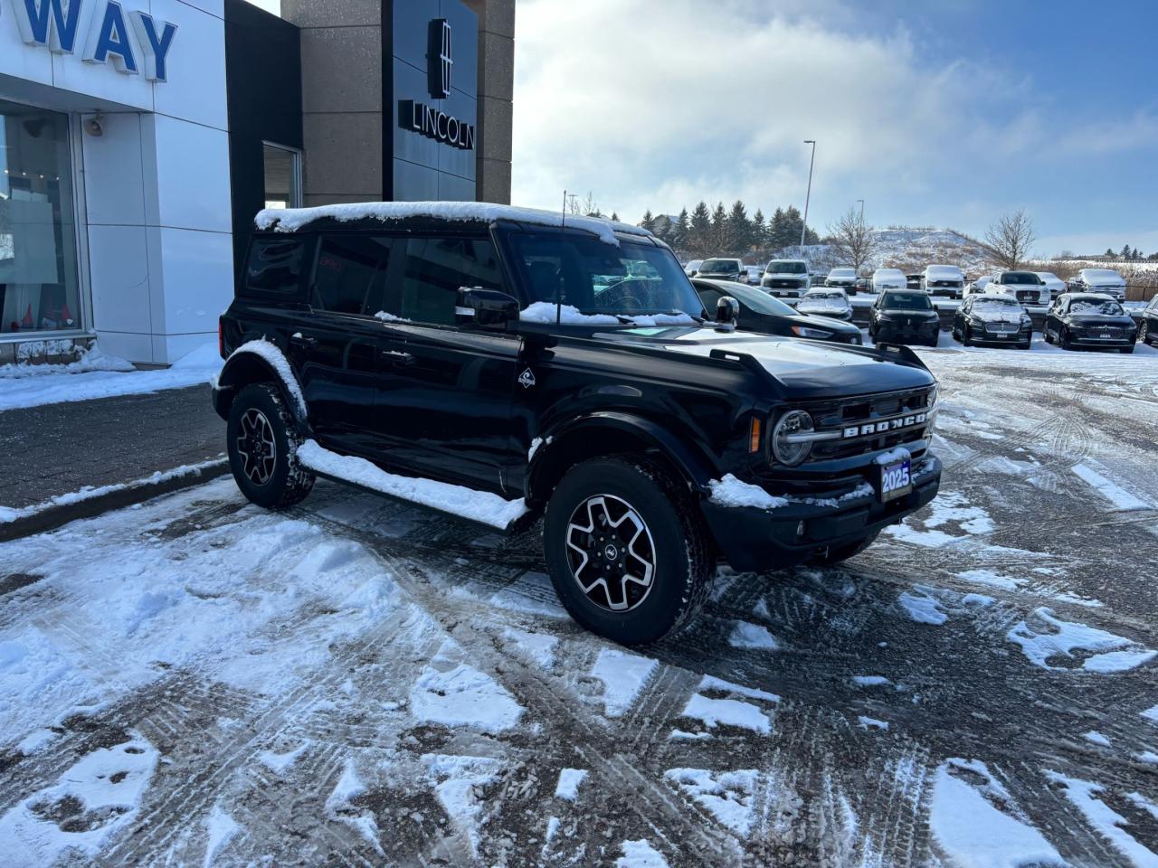 2025 Ford Bronco OUTERBANKS, HIGH/LUXURY PACKAGE! 18" RIMS! LEATHER Photo2