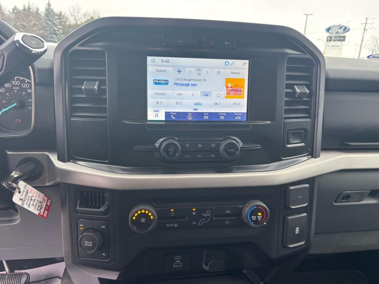 2022 Ford F-150 XTR, 2.7L ECOBOOST! 18" RIMS, REAR CAMERA! Photo5