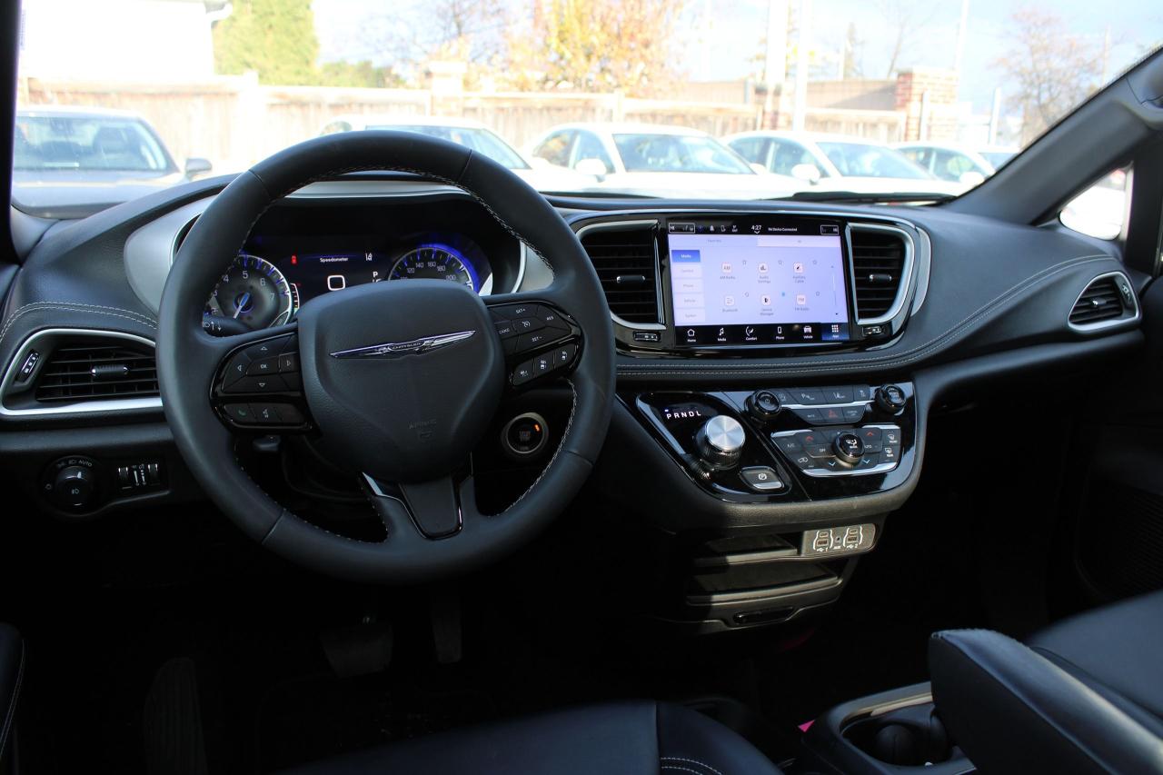 2024 Chrysler Pacifica Touring-L - Photo #7