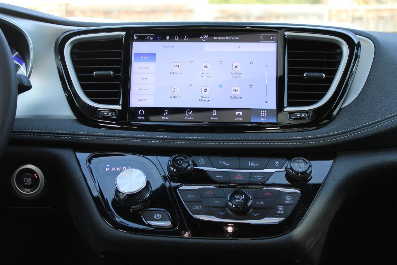 2024 Chrysler Pacifica Touring-L - Photo #12