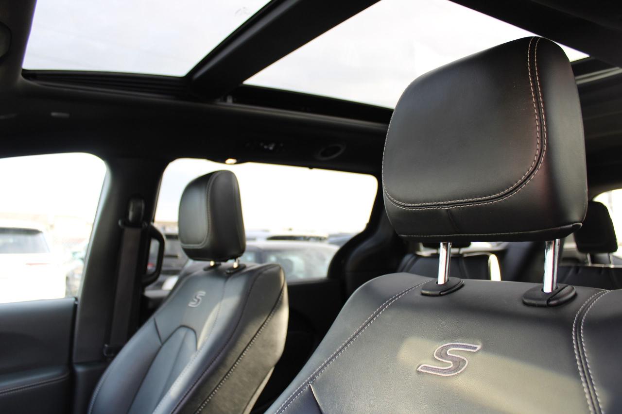 2024 Chrysler Pacifica Touring-L - Photo #15