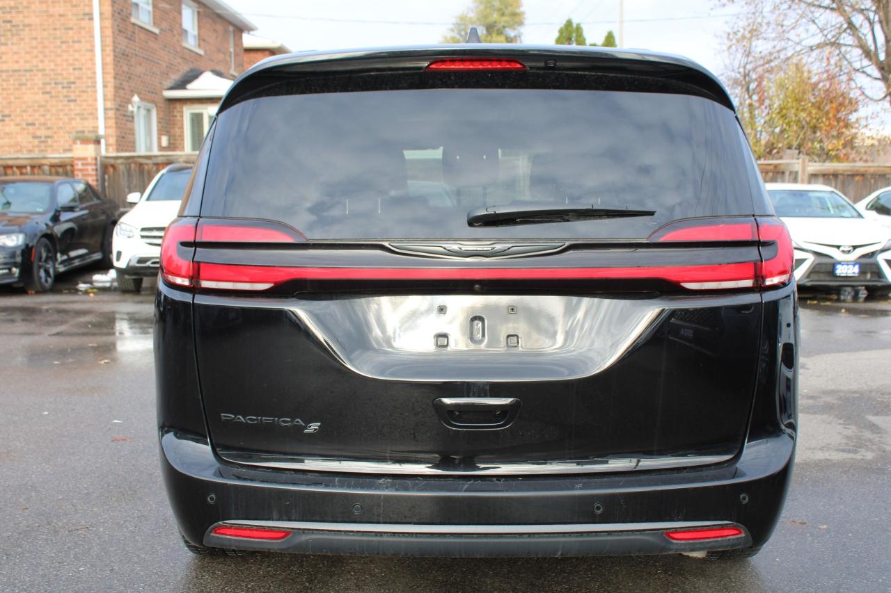 2024 Chrysler Pacifica TOURING-L FWD - Photo #5
