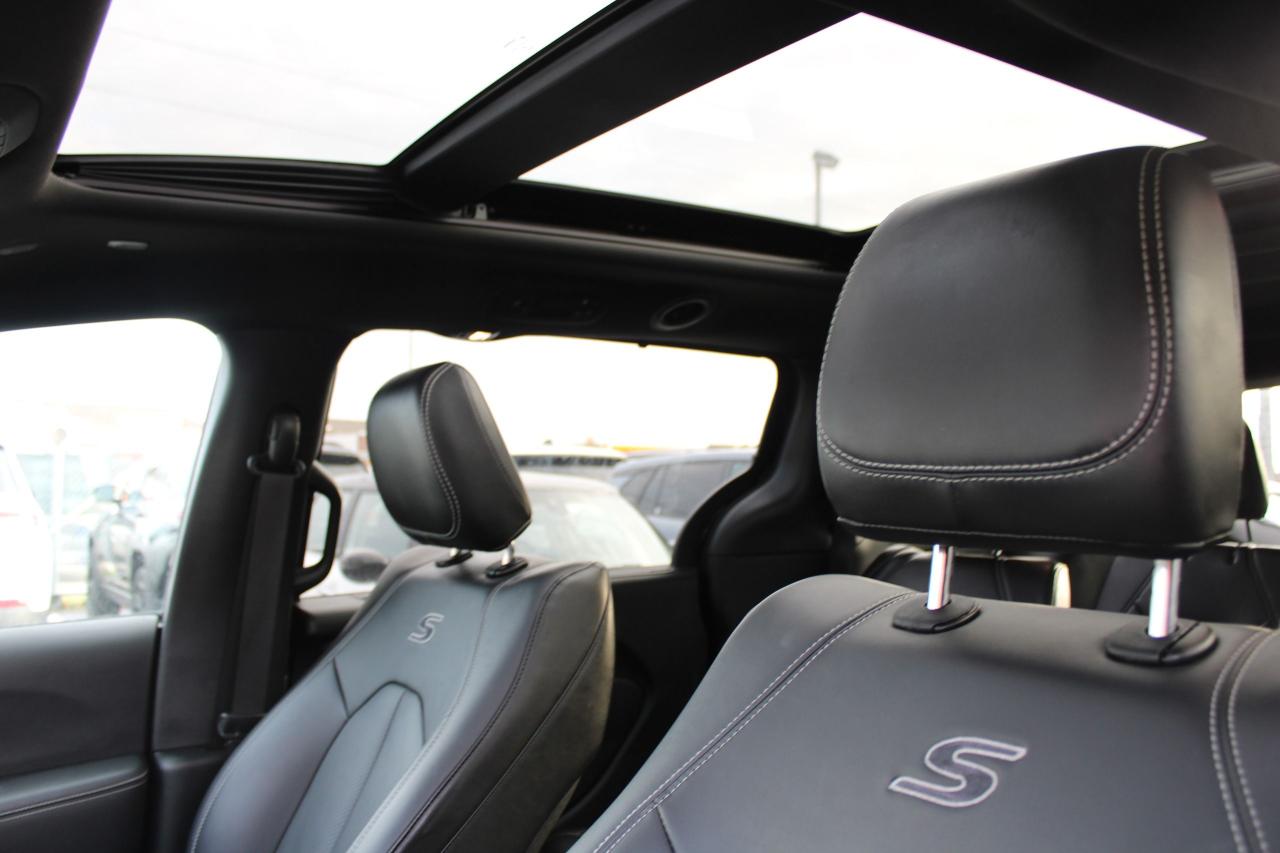 2024 Chrysler Pacifica TOURING-L FWD - Photo #6