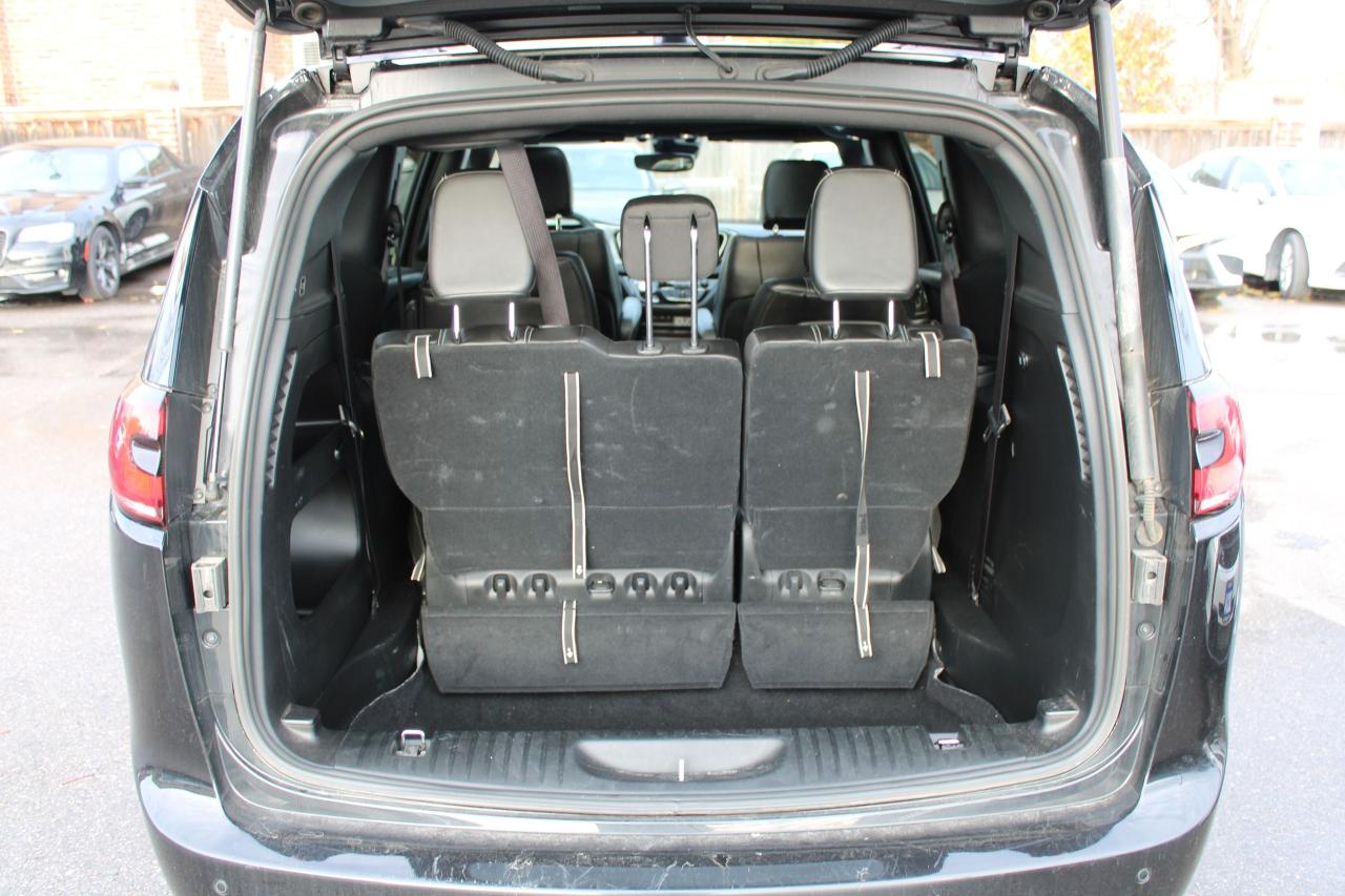 2024 Chrysler Pacifica TOURING-L FWD - Photo #7