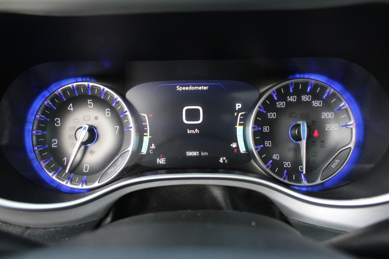 2024 Chrysler Pacifica TOURING-L FWD - Photo #10