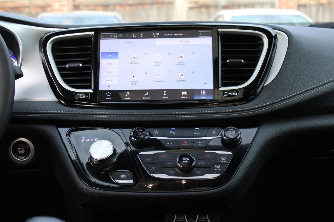 2024 Chrysler Pacifica TOURING-L FWD - Photo #11