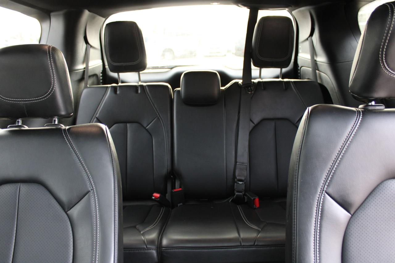 2024 Chrysler Pacifica TOURING-L FWD - Photo #18