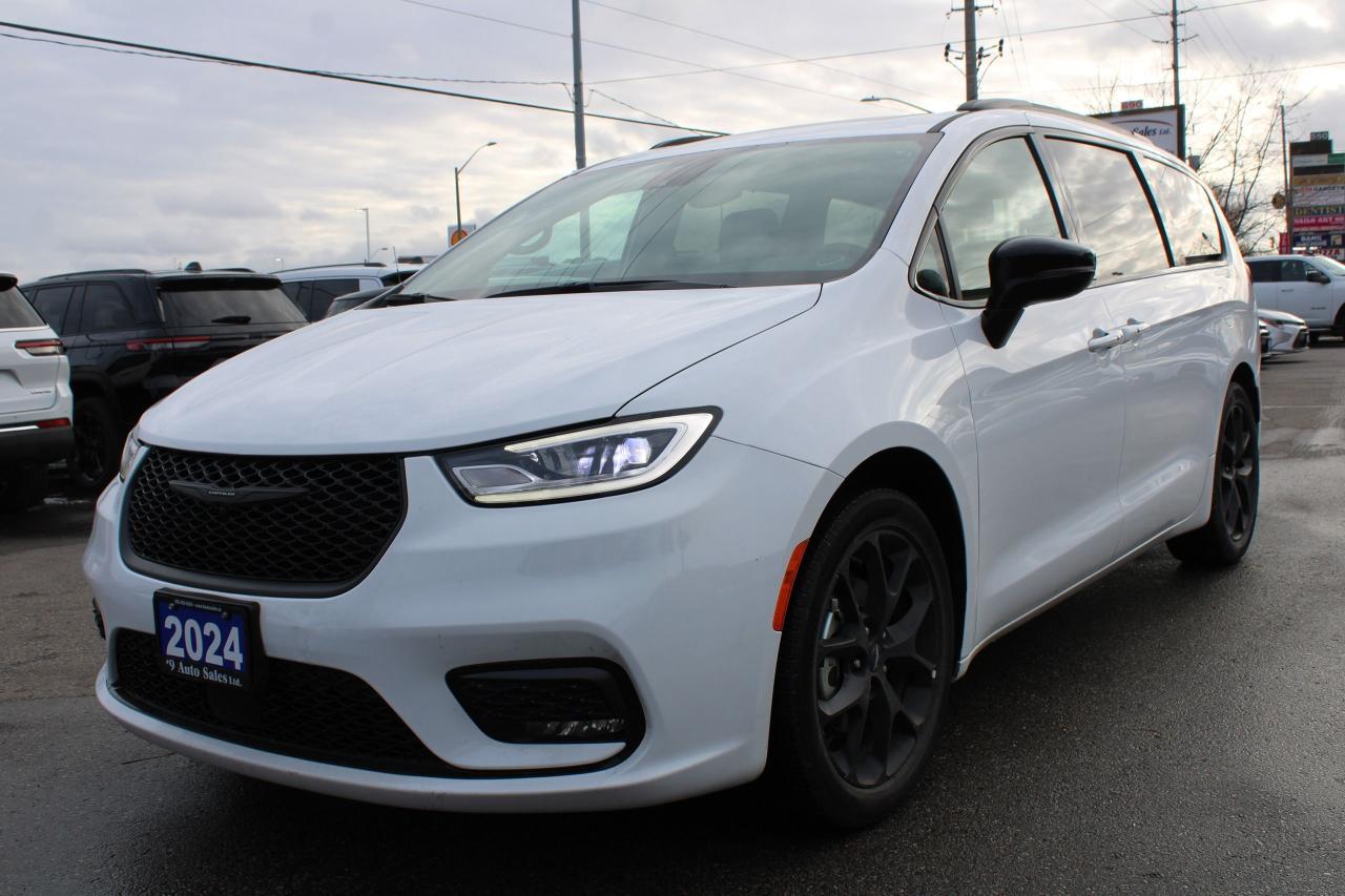 2024 Chrysler Pacifica TOURING-L FWD Photo2