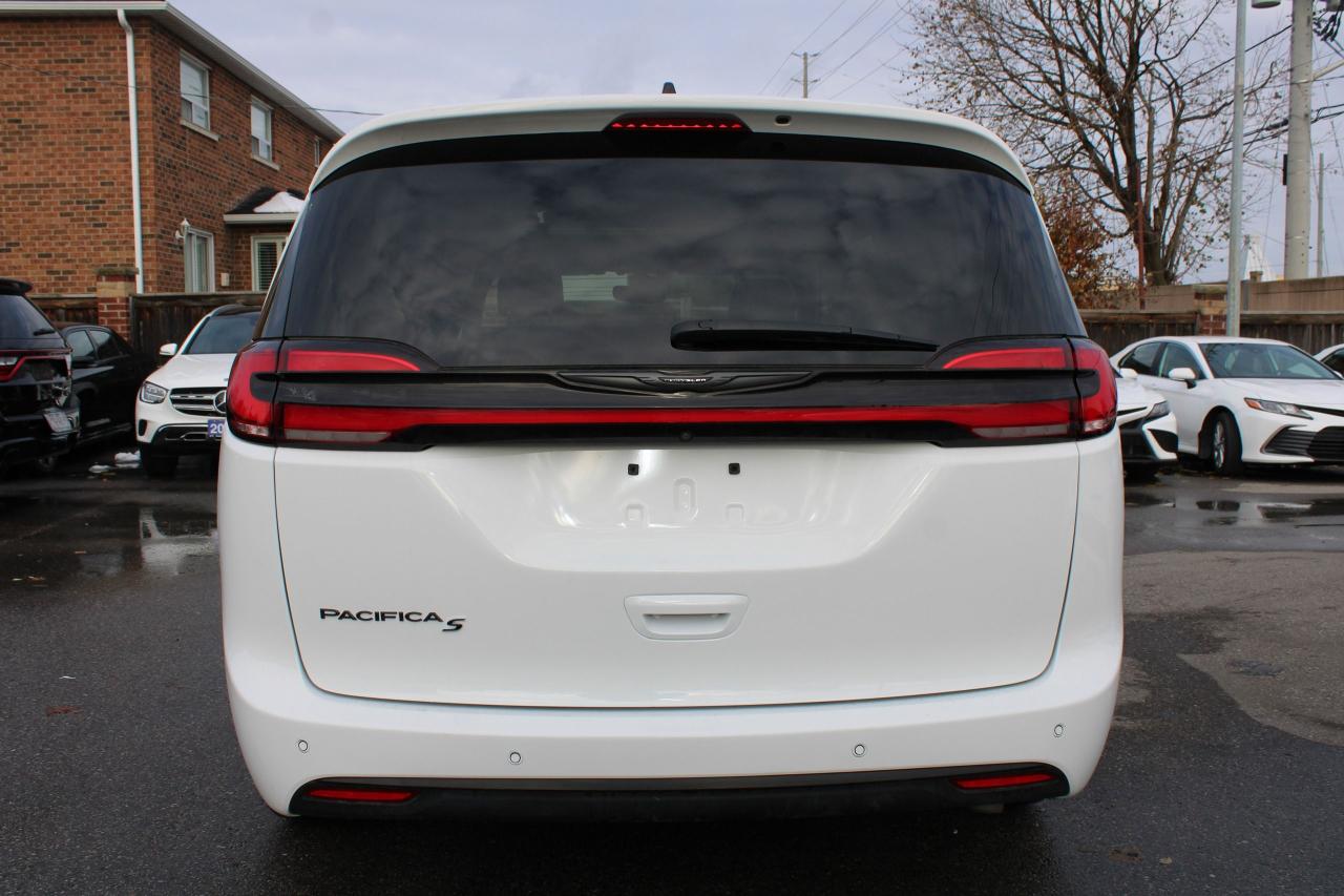 2024 Chrysler Pacifica TOURING-L FWD Photo4
