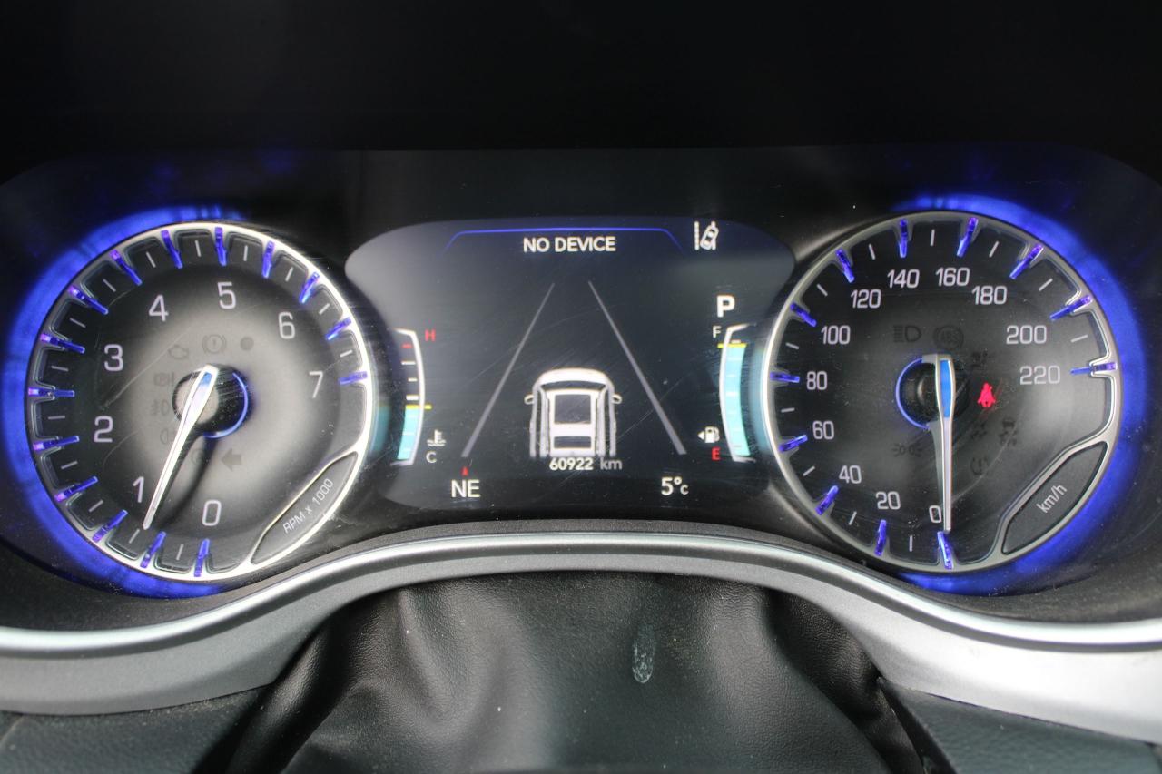 2024 Chrysler Pacifica TOURING-L FWD - Photo #12