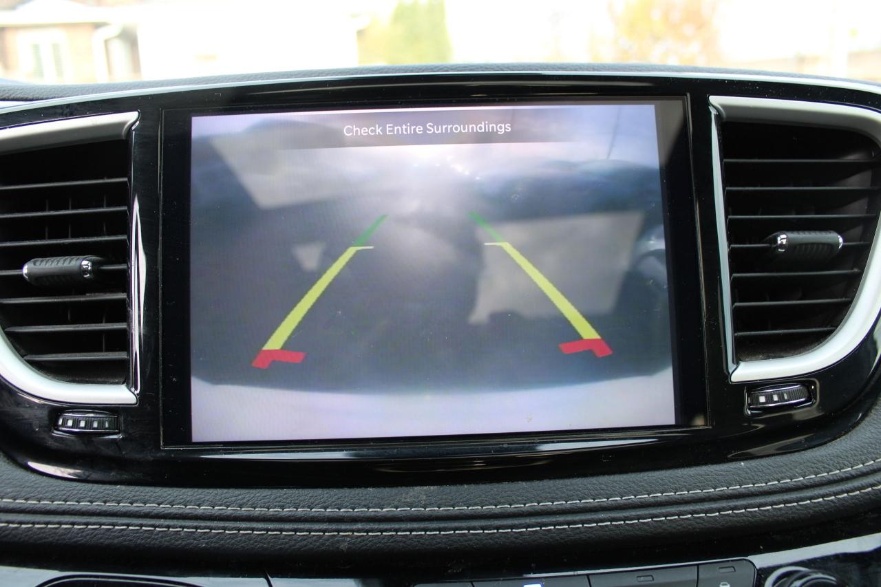 2024 Chrysler Pacifica TOURING-L FWD - Photo #14