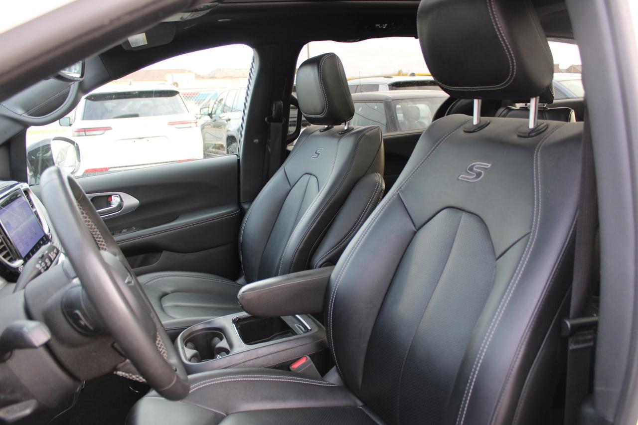 2024 Chrysler Pacifica TOURING-L FWD - Photo #15